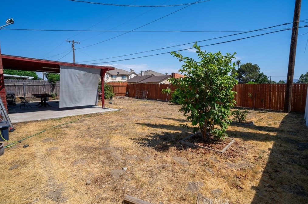 16545 Barbee St, Fontana CA  92336-2567 exterior