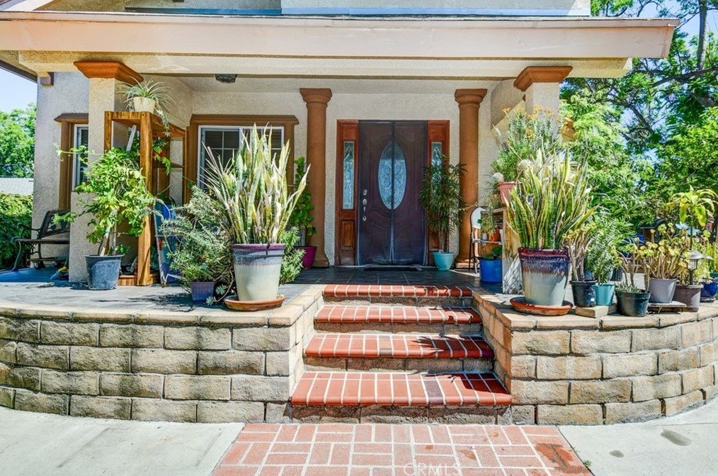 389 E 9th St, Pomona, CA 91766
