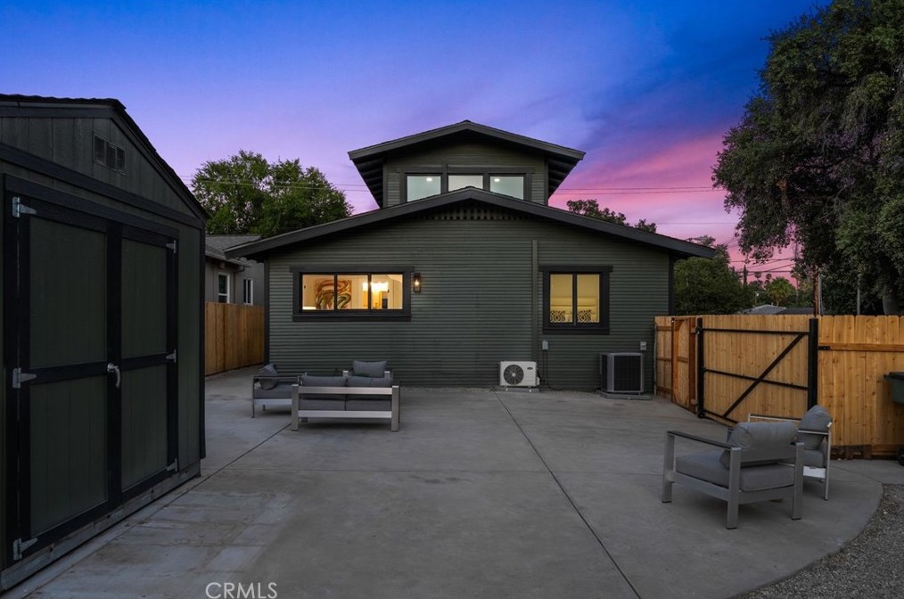 1901 Navarro Ave, Pasadena CA  91103-1551 exterior