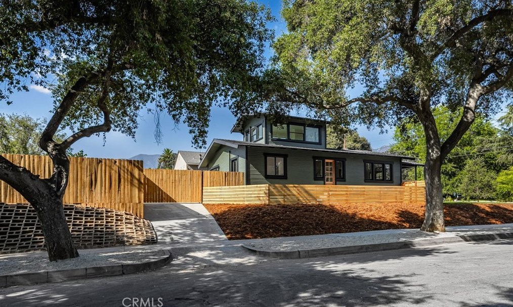 1901 Navarro Ave, Pasadena CA  91103-1551 exterior