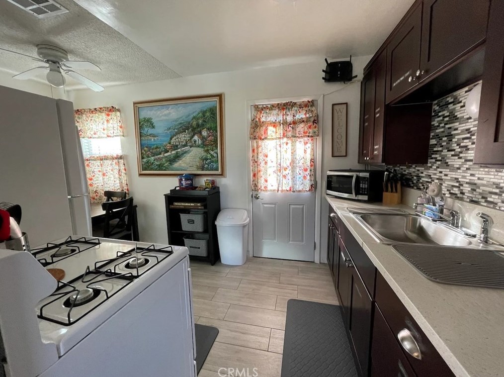 15133 Bellflower Blvd, Bellflower CA 90706-3711 exterior