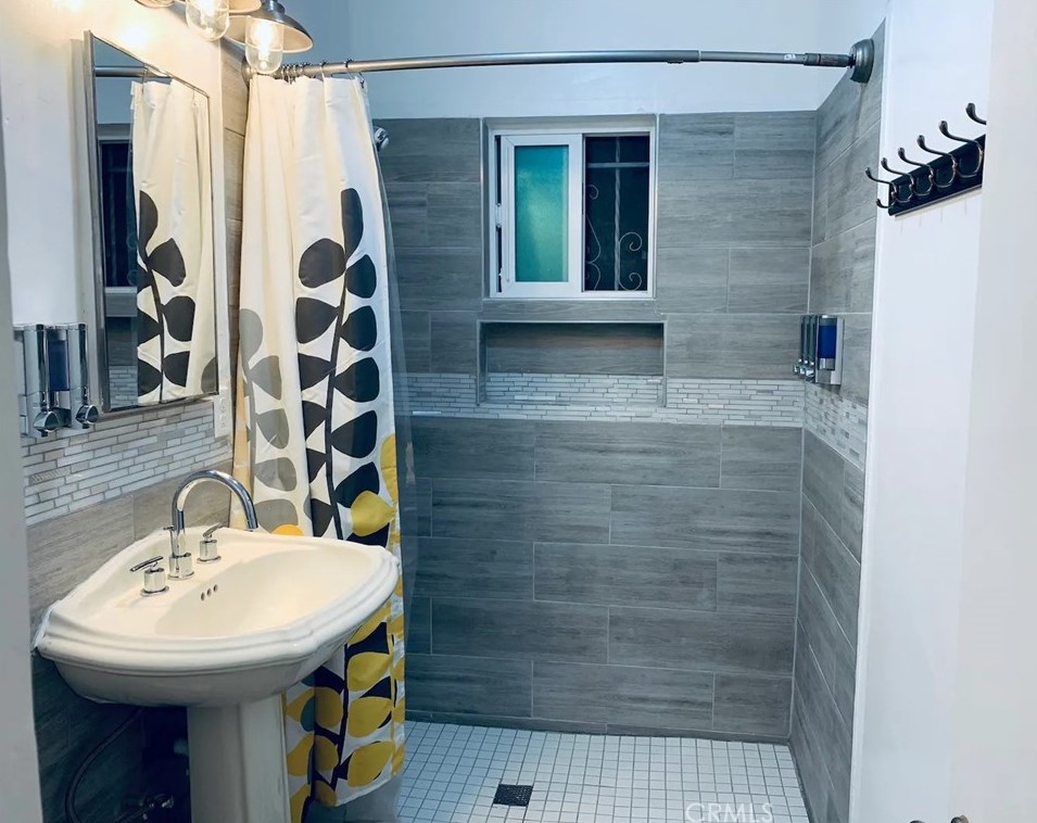 15133 Bellflower Blvd, Bellflower CA 90706-3711 exterior