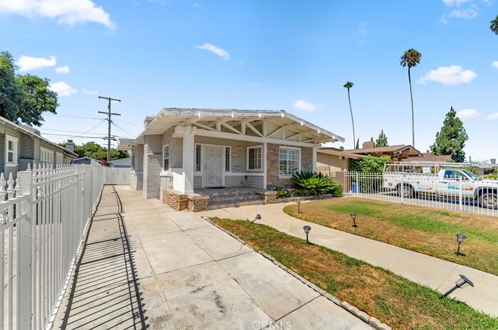 3559 Gramercy Pl, Los Angeles, CA 90018-3819