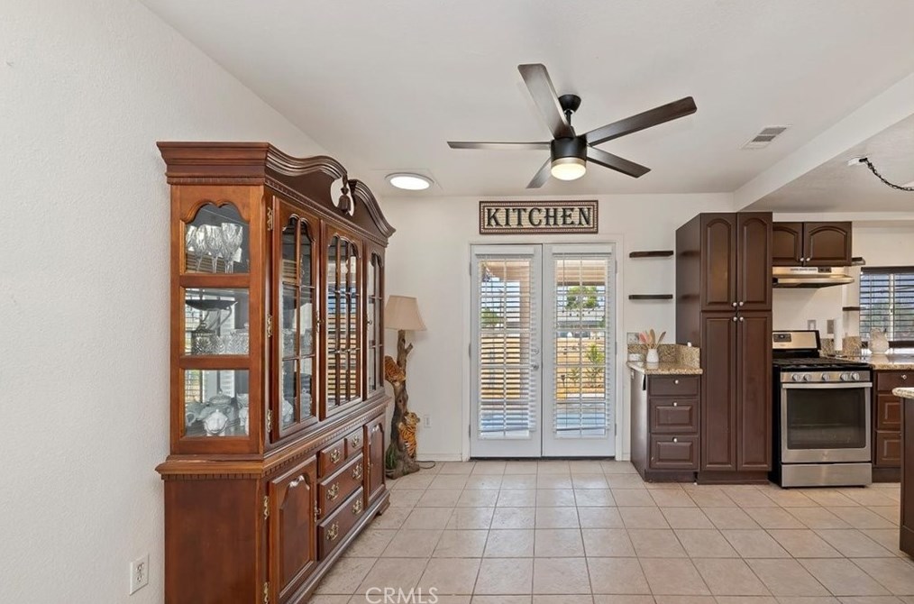 18060 Deodar St, Hesperia CA  92345-5158 exterior