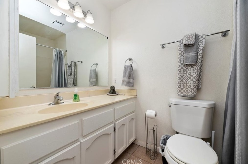 18060 Deodar St, Hesperia CA  92345-5158 exterior