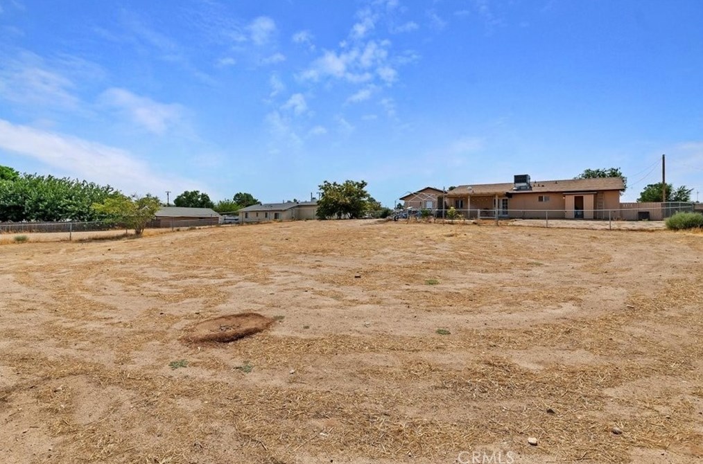 18060 Deodar St, Hesperia CA  92345-5158 exterior