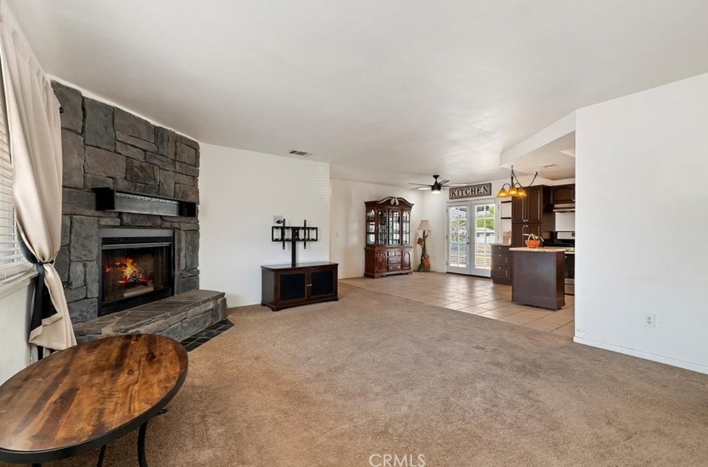 18060 Deodar St, Hesperia CA  92345-5158 exterior