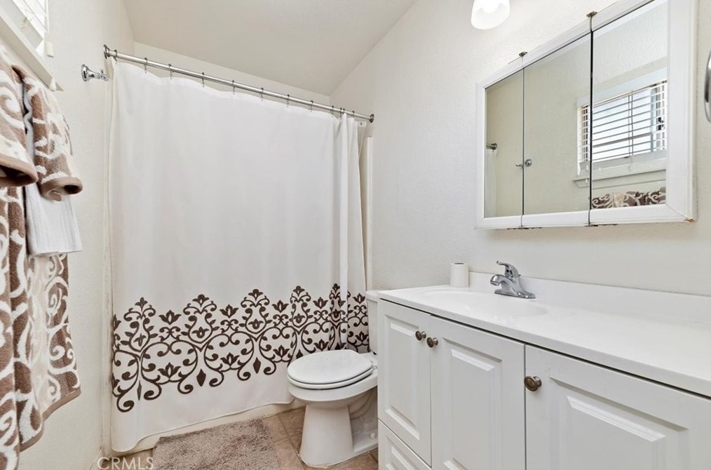 18060 Deodar St, Hesperia CA  92345-5158 exterior