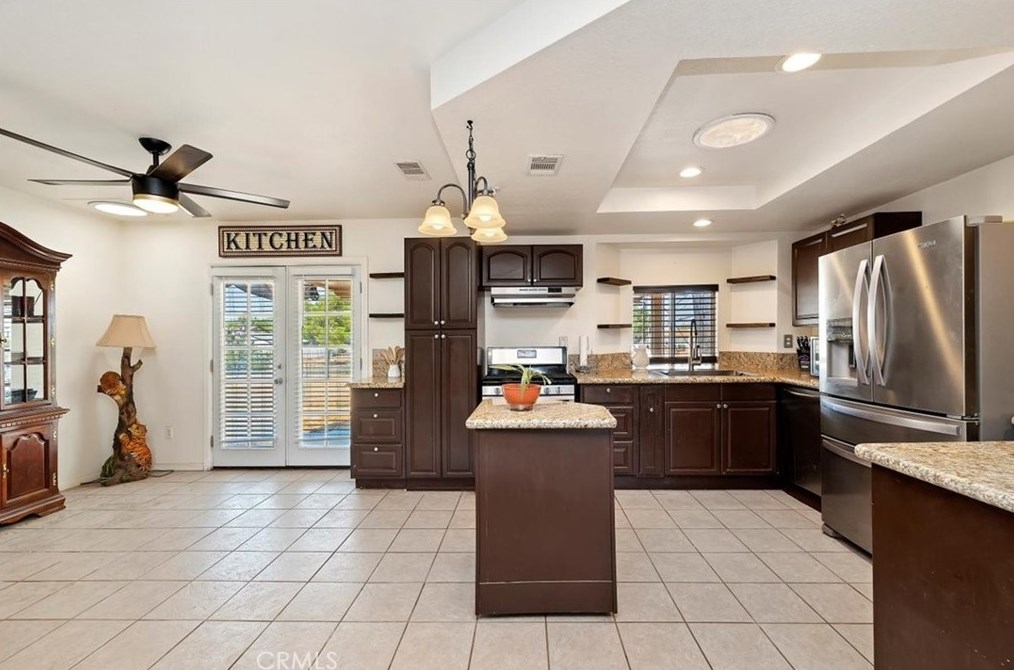 18060 Deodar St, Hesperia CA  92345-5158 exterior