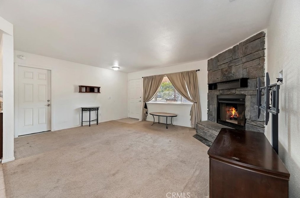 18060 Deodar St, Hesperia CA  92345-5158 exterior