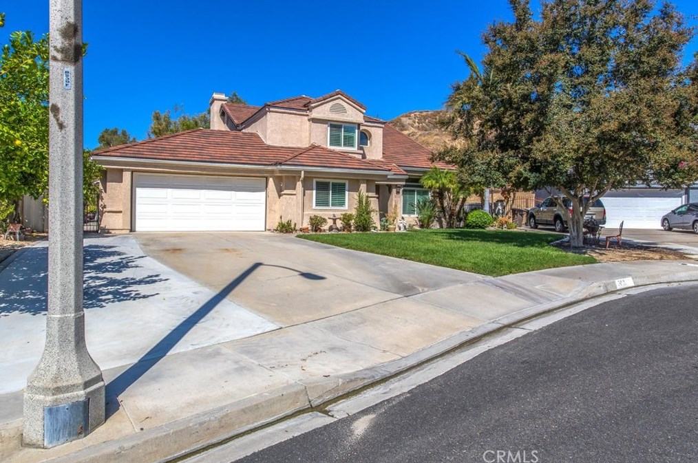 3007 Hidden Valley Ln, Colton, CA 92324