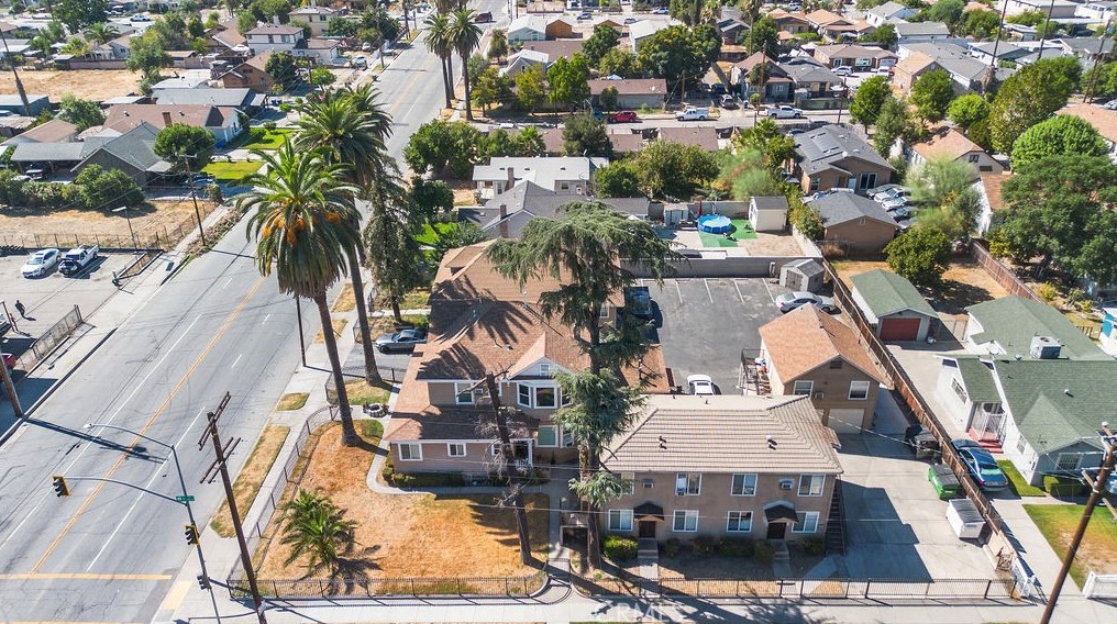 708 9th St, San Bernardino CA  92410-4008 exterior