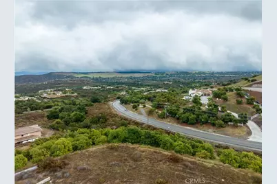 35380 Avenida La Cresta, Murrieta, CA 92562 - Photo 10