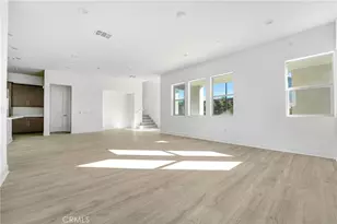 27422 Creekwood Ln, Valencia, CA 91381 - Photo 4