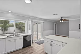 10060 Hillsborough Ln, Riverside, CA 92503 - Photo 12