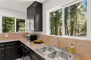 27917 Squirrel Ln, Lake Arrowhead, CA 92352 - Photo 22