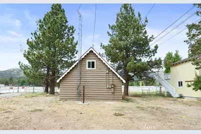 345 W Fairway Boulevard, Big Bear City, CA 92314 - Photo 2