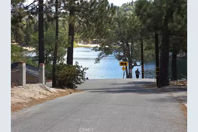 33007 Spruce Drive, Green Valley Lake, CA 92341 - Photo 2