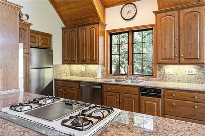 190 Birchwood, Lake Arrowhead, CA 92352 - Photo 22