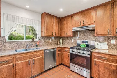 505 E Sunset Drive, Redlands, CA 92373 - Photo 10