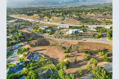 221 E Sunset Drive, Redlands, CA 92373 - Photo 8