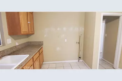 831 W 7th Street, Corona, CA 92882 - Photo 4