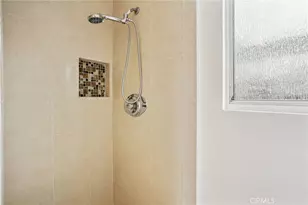 8400 De Longpre Ave, West Hollywood, CA 90069 - Photo 28