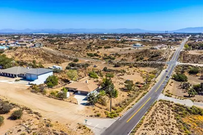 8121 Anaconda Avenue, Oak Hills, CA 92344 - Photo 50