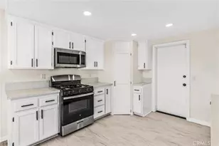 8121 Anaconda Ave, Oak Hills, CA 92344 - Photo 16