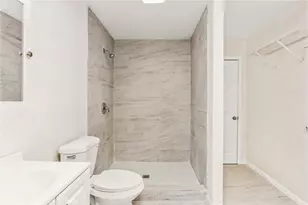 8121 Anaconda Ave, Oak Hills, CA 92344 - Photo 38