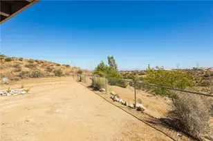 8121 Anaconda Ave, Oak Hills, CA 92344 - Photo 44