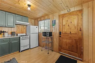 317 Moreno, Sugarloaf, CA 92386 - Photo 8