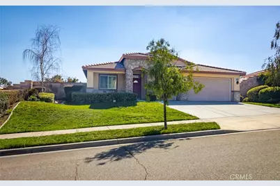 31829 Oak Wood Circle, Yucaipa, CA 92399 - Photo 2