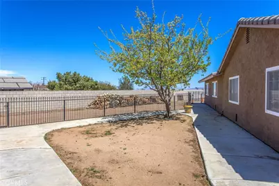 7045 Oak Hill Road, Oak Hills, CA 92344 - Photo 20