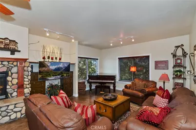 26589 Amador, Lake Arrowhead, CA 92352 - Photo 4