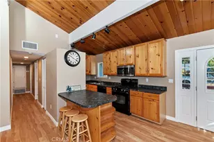 31435 Oakleaf, Running Springs, CA 92382 - Photo 6