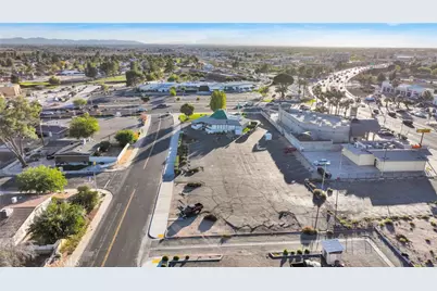 14096 Green Tree Boulevard, Victorville, CA 92395 - Photo 38