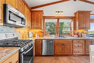 813 Greenbriar Dr, Lake Arrowhead, CA 92385 - Photo 10