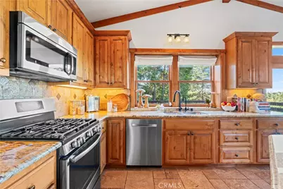 813 Greenbriar Drive, Lake Arrowhead, CA 92385 - Photo 10