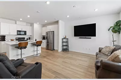 975 W Clover, Rialto, CA 92376 - Photo 2