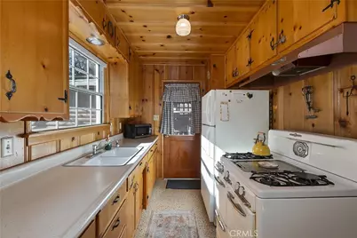 42547 Cedar, Big Bear Lake, CA 92315 - Photo 14
