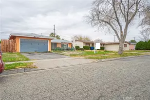 423 Landsford St, Lancaster, CA 93535 - Photo 2
