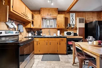 742 Wabash, Sugarloaf, CA 92386 - Photo 10