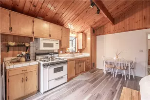 107 E Aeroplane, Big Bear City, CA 92314 - Photo 8