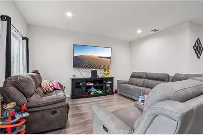 10121 Margery Avenue, California City, CA 93505 - Photo 6