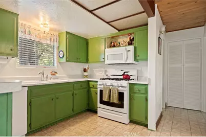 27390 Oakwood, Lake Arrowhead, CA 92352 - Photo 12