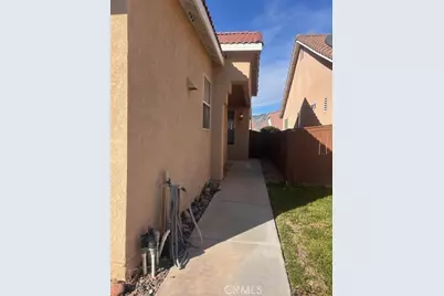 747 Camino De Oro, San Jacinto, CA 92583 - Photo 2