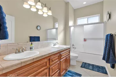 6086 Pythagoras, Oak Hills, CA 92344 - Photo 32