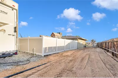 21940 Carlisle Road, Apple Valley, CA 92307 - Photo 32