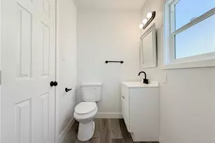 220 W 98th St, Los Angeles, CA 90003 - Photo 16